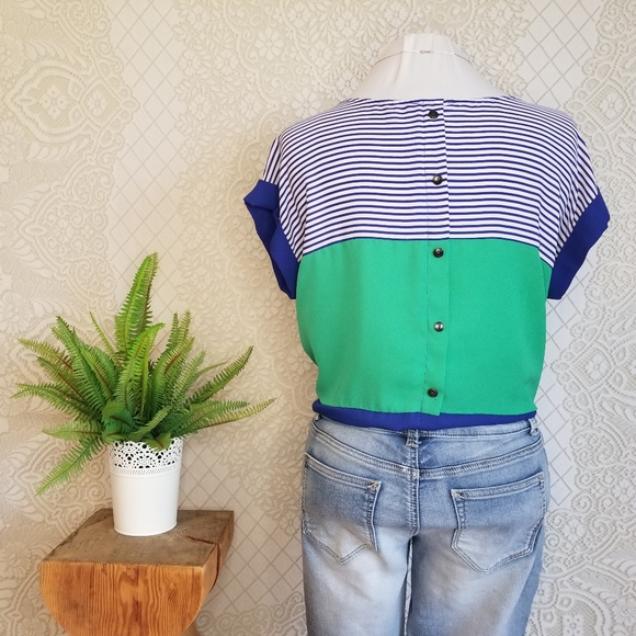 Color Blocked Top - Picture 4 of 9